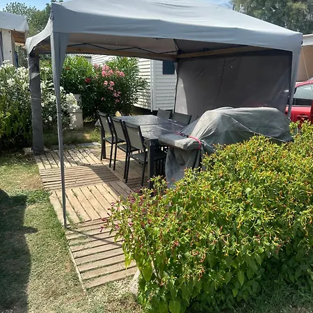 Mobil-home Equipe A Louer Kamp alanı *