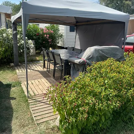 Mobil-home Equipe A Louer Campsite *