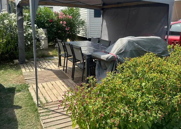 Mobil-home Equipe A Louer Kamp alanı *